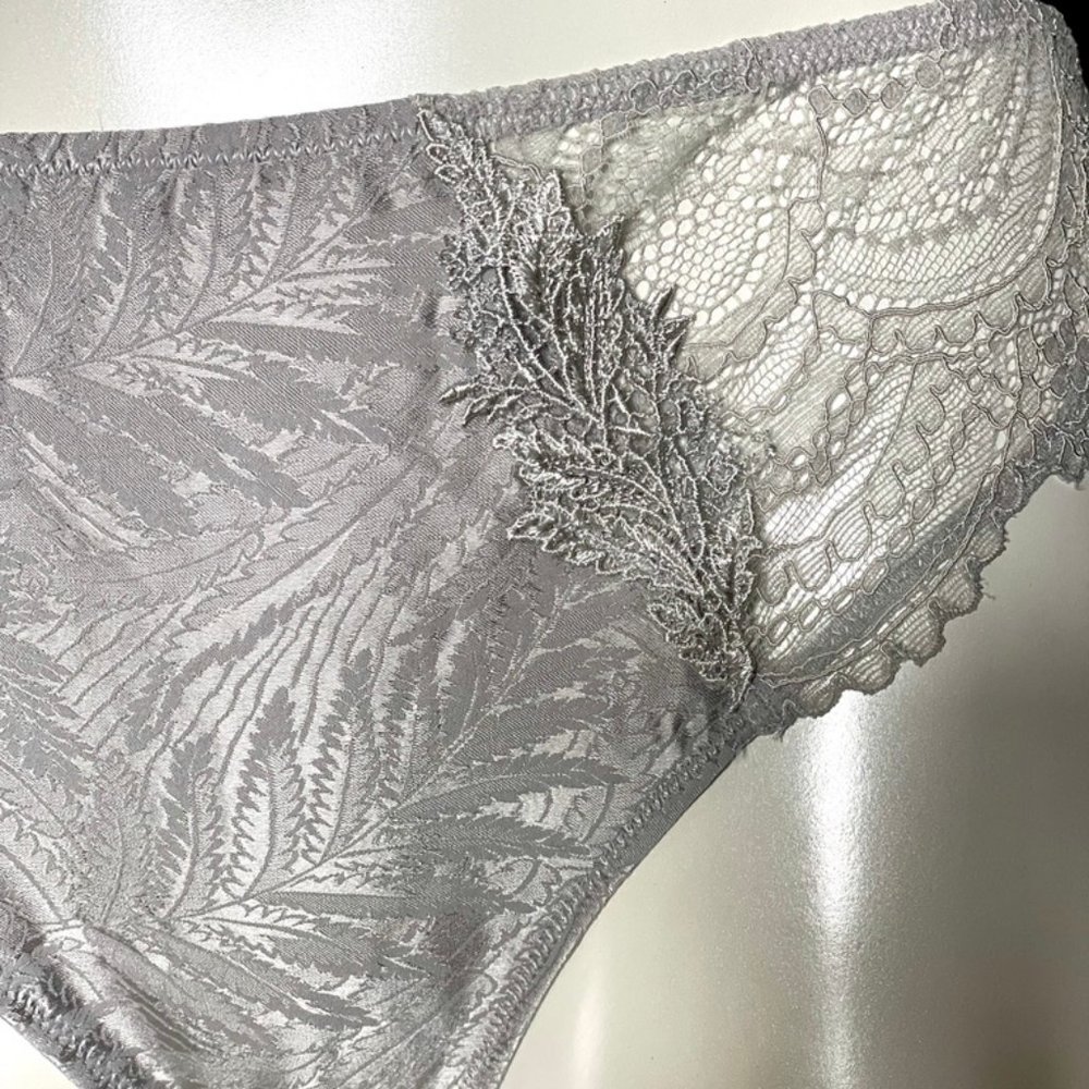 LISE LACE THONG - Picture 5 of 7